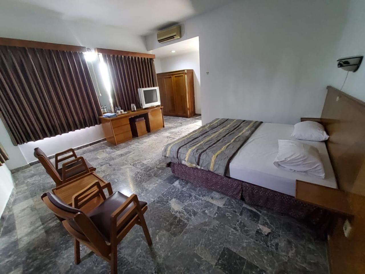 Hotel Kumala Samudra Cikakak Esterno foto