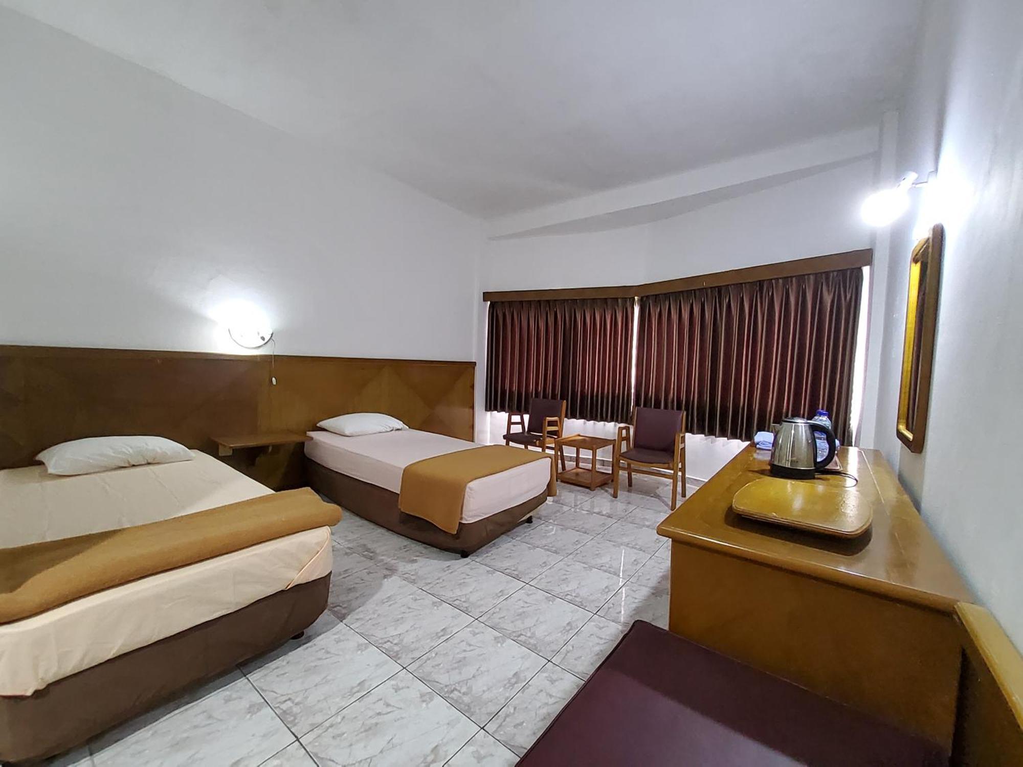 Hotel Kumala Samudra Cikakak Esterno foto