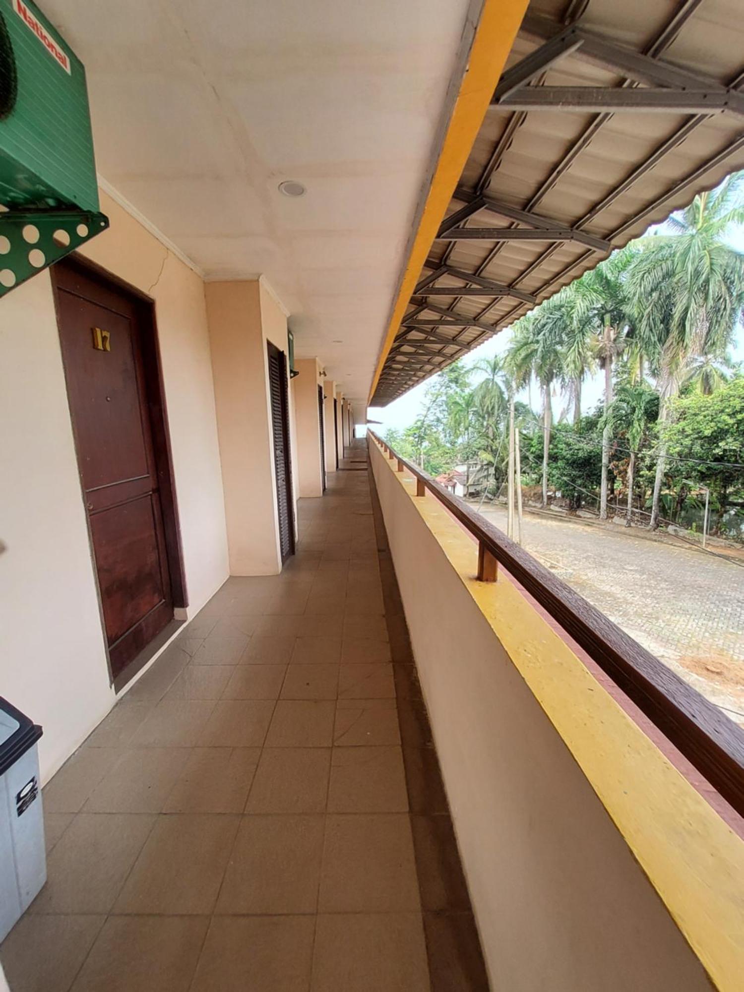 Hotel Kumala Samudra Cikakak Esterno foto
